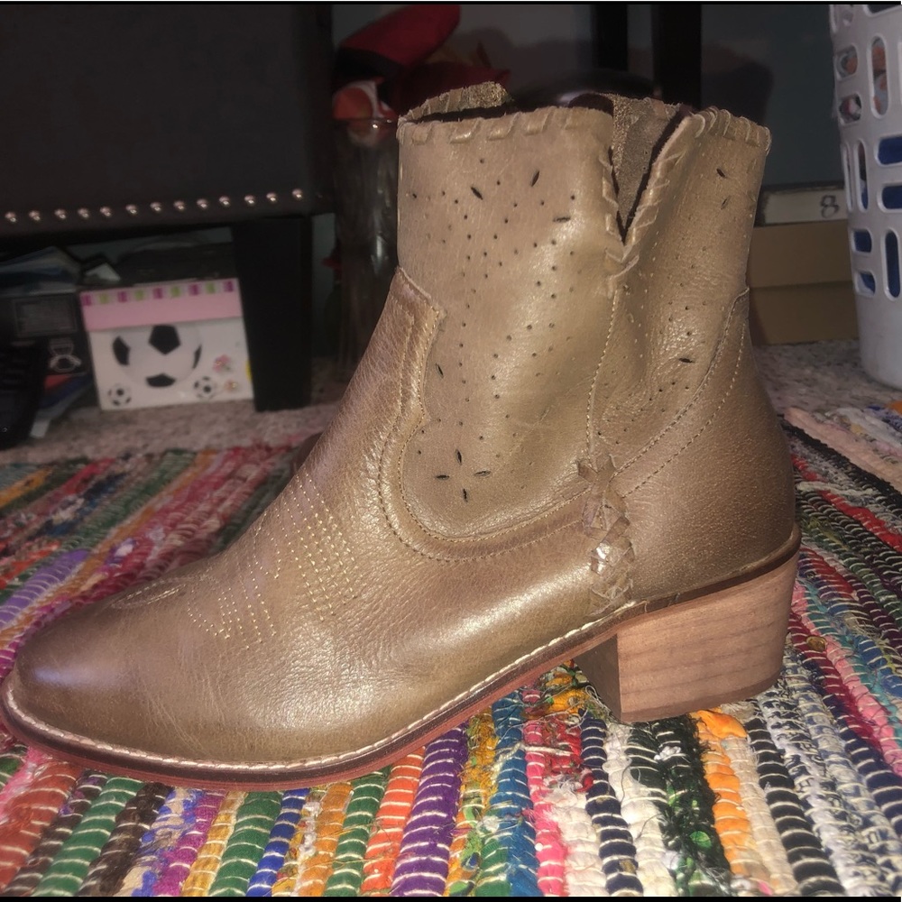 Ankle Length Shyanne Cowboy Boots - New